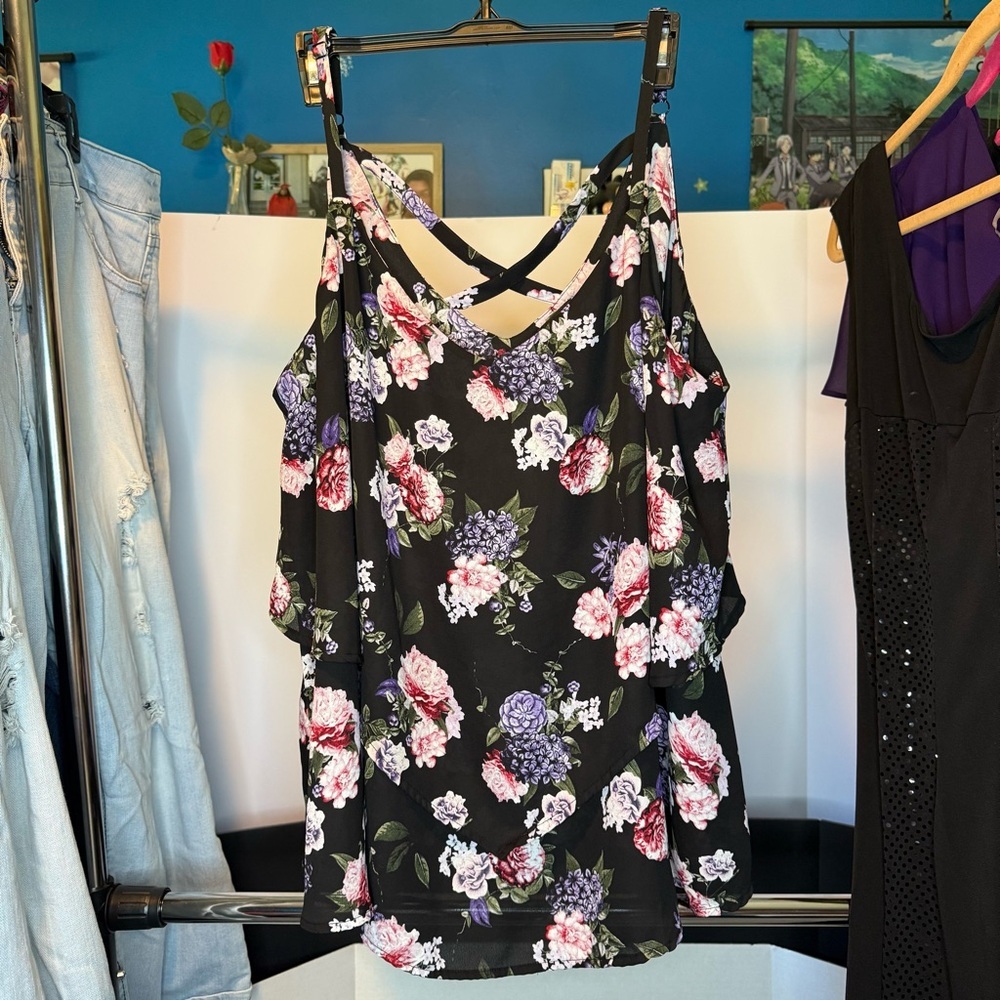 Torrid size 3 Black Floral Pattern Handkerchief Camisole - Picture 4 of 9